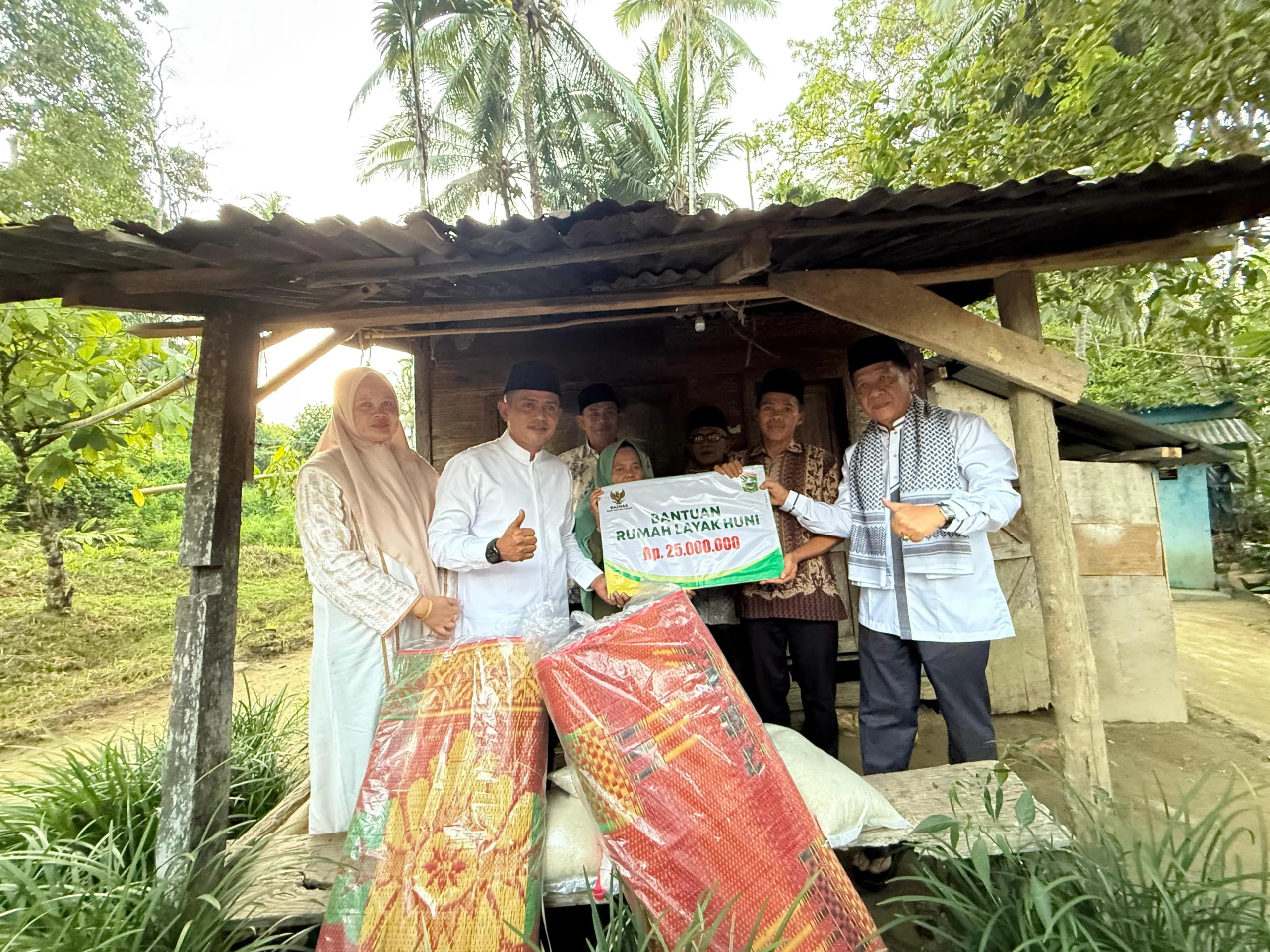 Bupati Solok Serahkan Bantuan Rumah Layak Huni dan Buka Puasa Bersama Masyarakat Nagari Taruang-Taruang