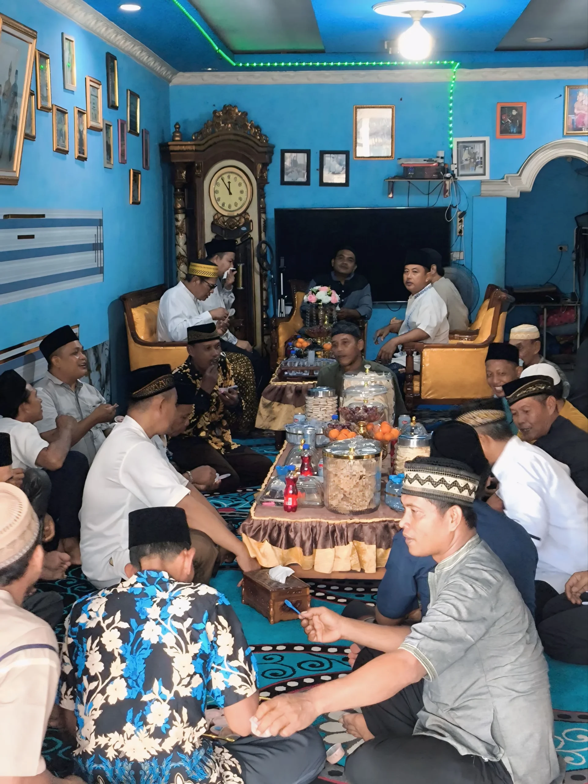 Keharmonisan saling menjaga silaturami di Hari lebaran idul fitri Masyarakat musi rawas muara kelingi Begitu Sangat terlihat Rukun Budaya.