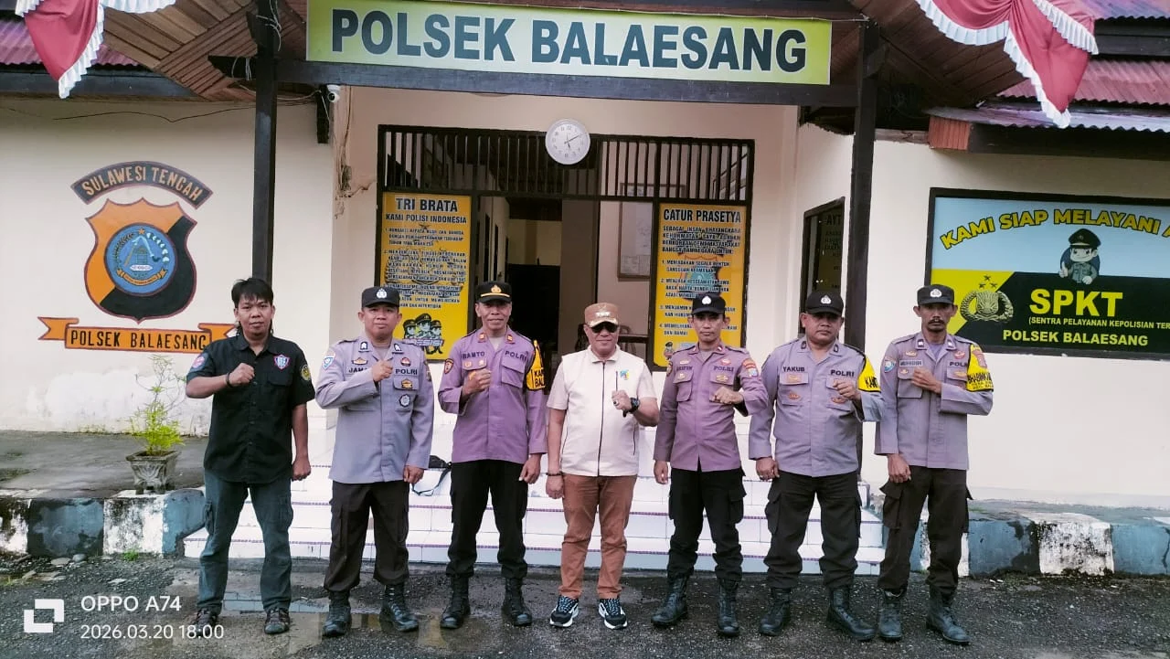 Kapolres Donggala, Melalui Kapolsek Balaesang Gelar Pengamanan Pawai Obor Jelang Menyambut Malam Idul Fitri 1447/ H/ 2026, Dan Camat Balaesang Melepas Pawai Obor, Kegiatan Berjalan Lancar Dan Aman