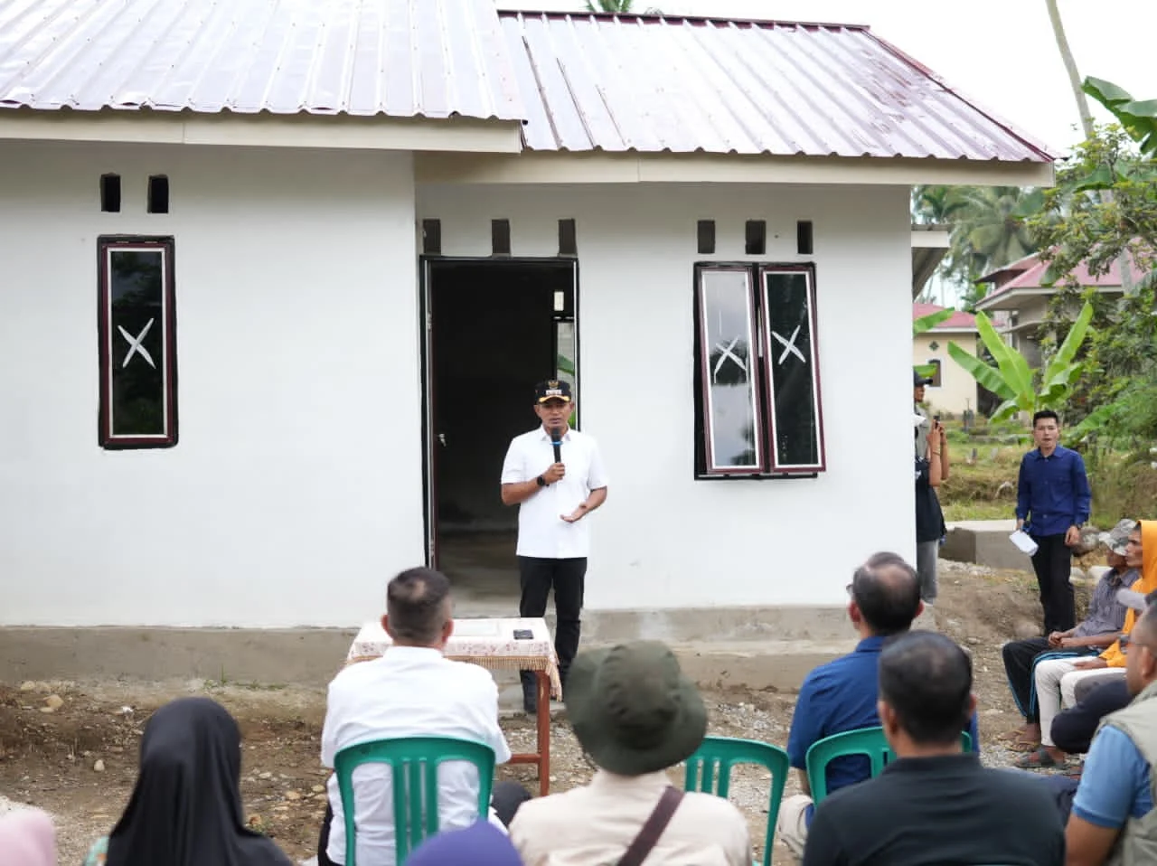 Bupati Solok Serahkan 6 Unit Rumah Huntap untuk Korban Bencana di Nagari Selayo