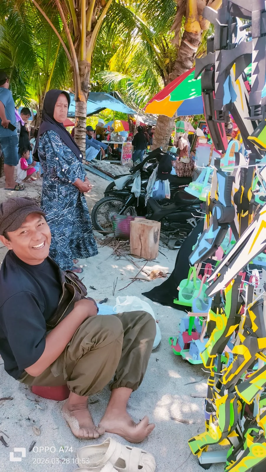 Kapolres Donggala, Melalui Kapolsek Balaesang Iptu Ramto L : Ribuan Warga Masyarakat Perantau Orang Jawa Dan Lokal  Nikmati Rasa Syukur  Lebaran Ketupat Di Pantai Sibayu, Balaesang, Donggala