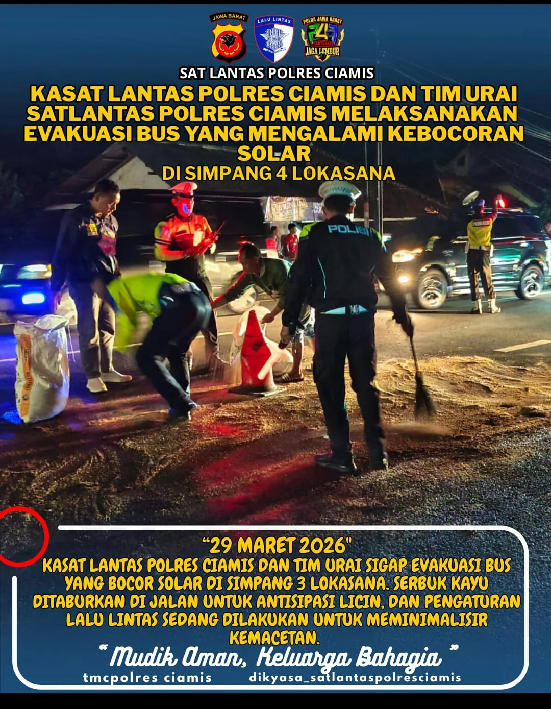 Kasat Lantas Polres Ciamis Dan Tim Urai Satlantas Polres Ciamis Melaksanakan Evakuasi Bus Yang Mengalami Kebocoran Solar Di Simpang 4 Lokasana
