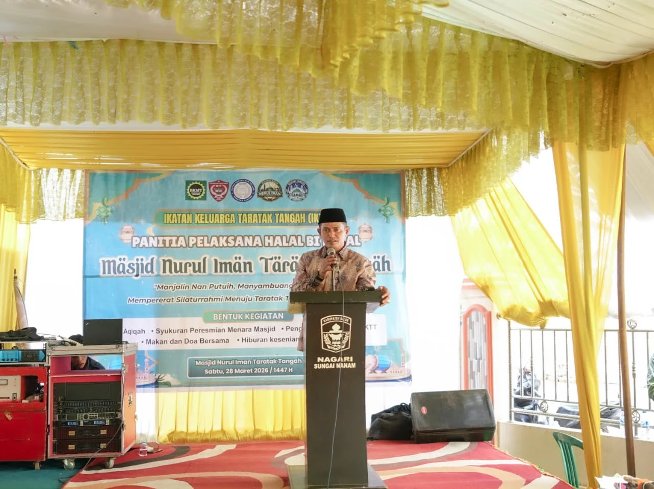 Hadiri Halal Bihalal dan Baralek Gadang Masyarakat Taratak Tangah, Bupati Solok Sekaligus Meresmikan Menara Masjid Nurul Iman.