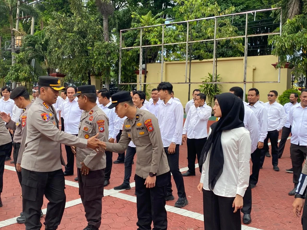 *Apel Perdana Lebaran, Kapolresta Palu Tekankan Disiplin Anggota*
