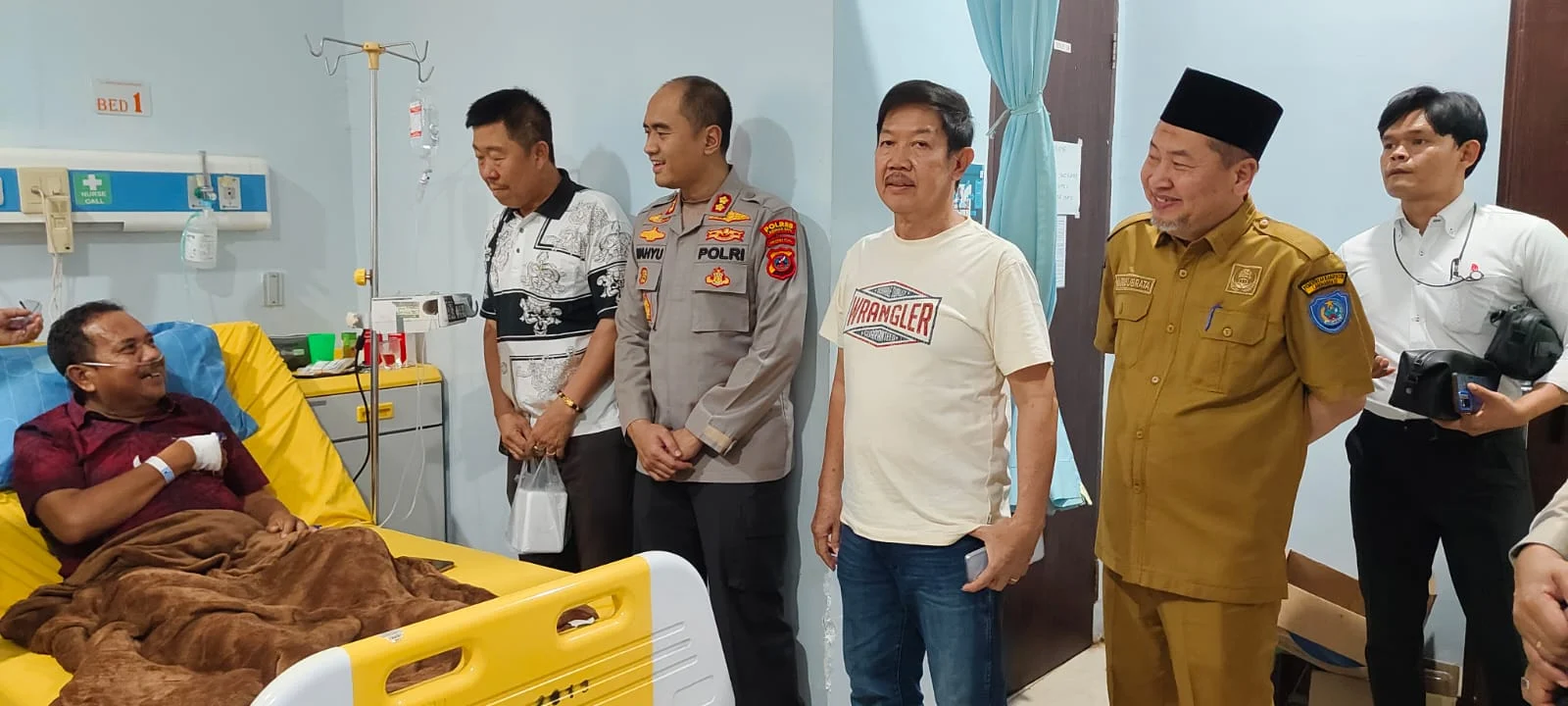 Kapolres Labuhanbatu Jenguk Ketua MUI yang Dirawat di RSU Rantauprapat