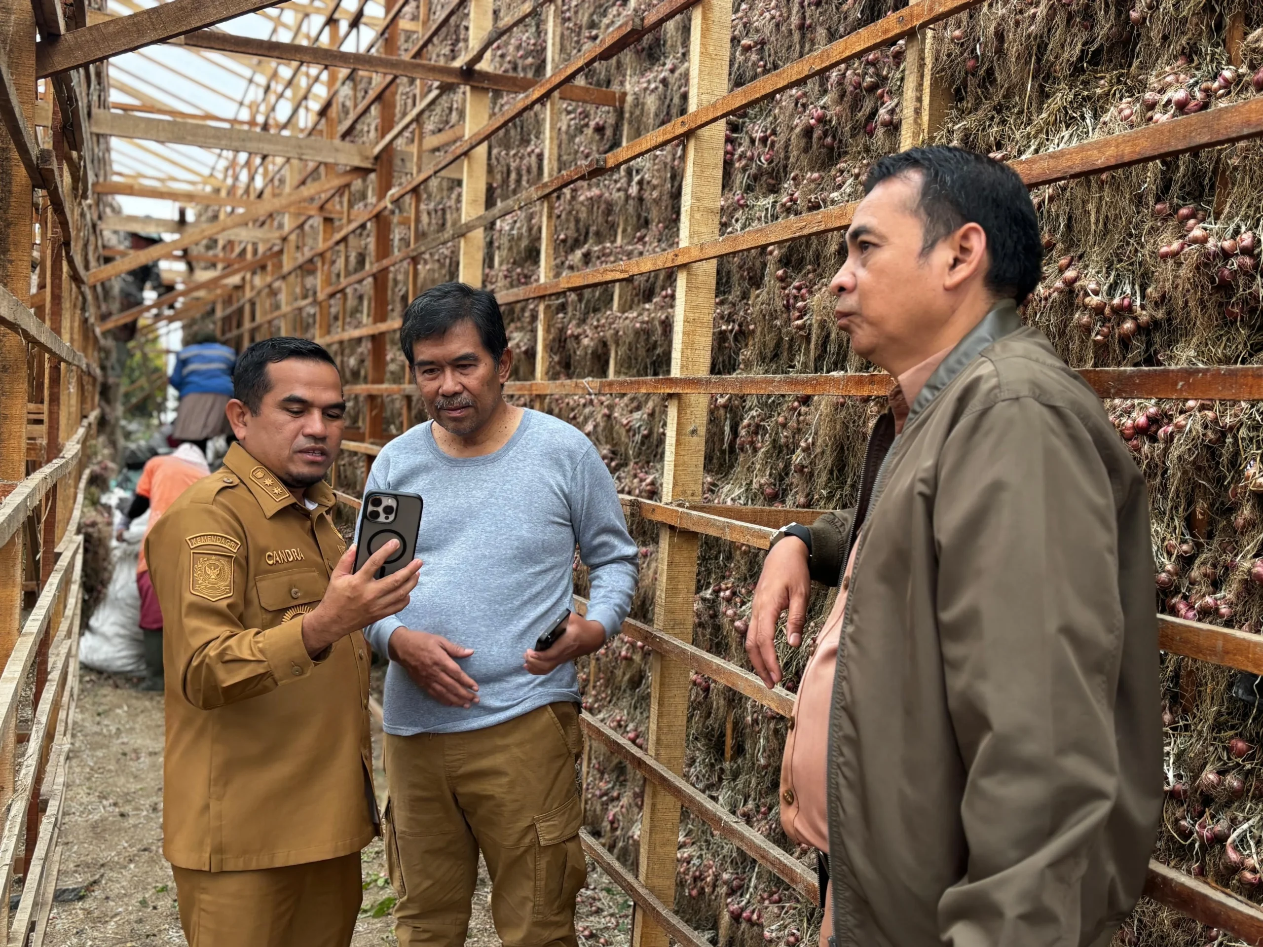 WAKIL BUPATI SOLOK DORONG INTEGRASI PERTANIAN DAN PARIWISATA DI ALAHAN PANJANG

