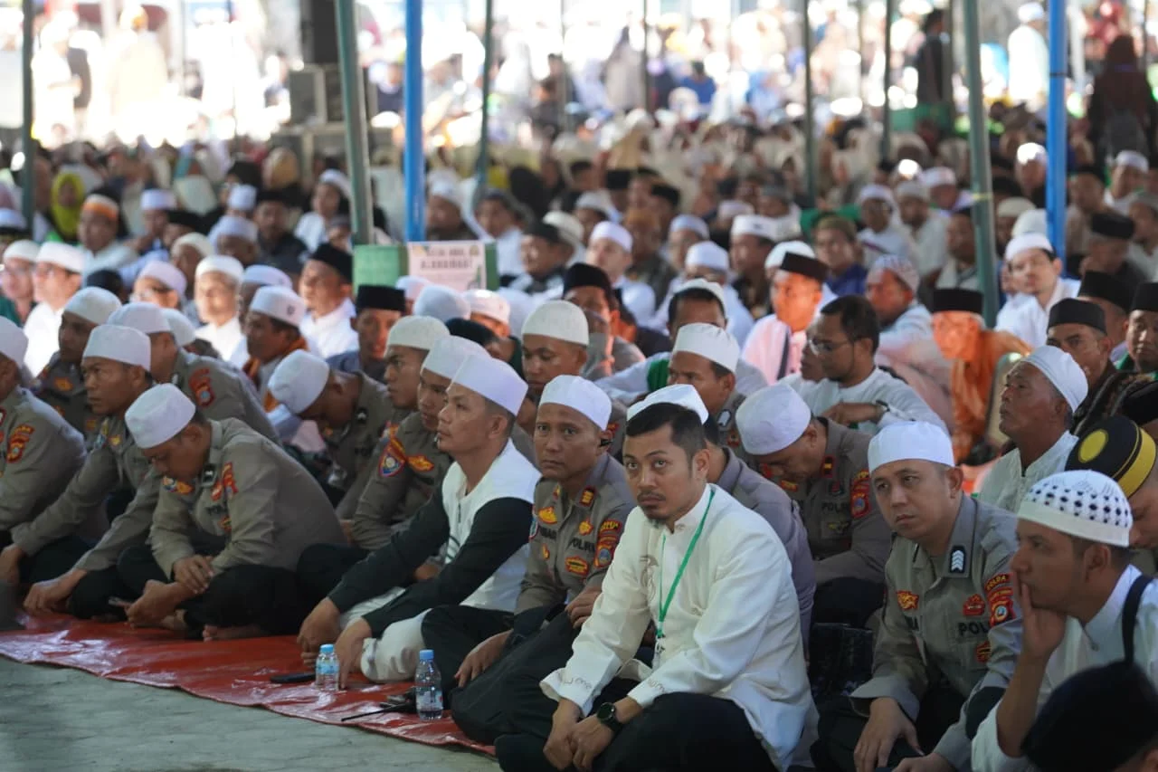 *Kapolda Sulteng dan Sejumlah Pejabat Negara Hadiri Haul Guru Tua ke-58, Puluhan Ribu Jemaah Padati Kompleks Alkhairaat Palu*