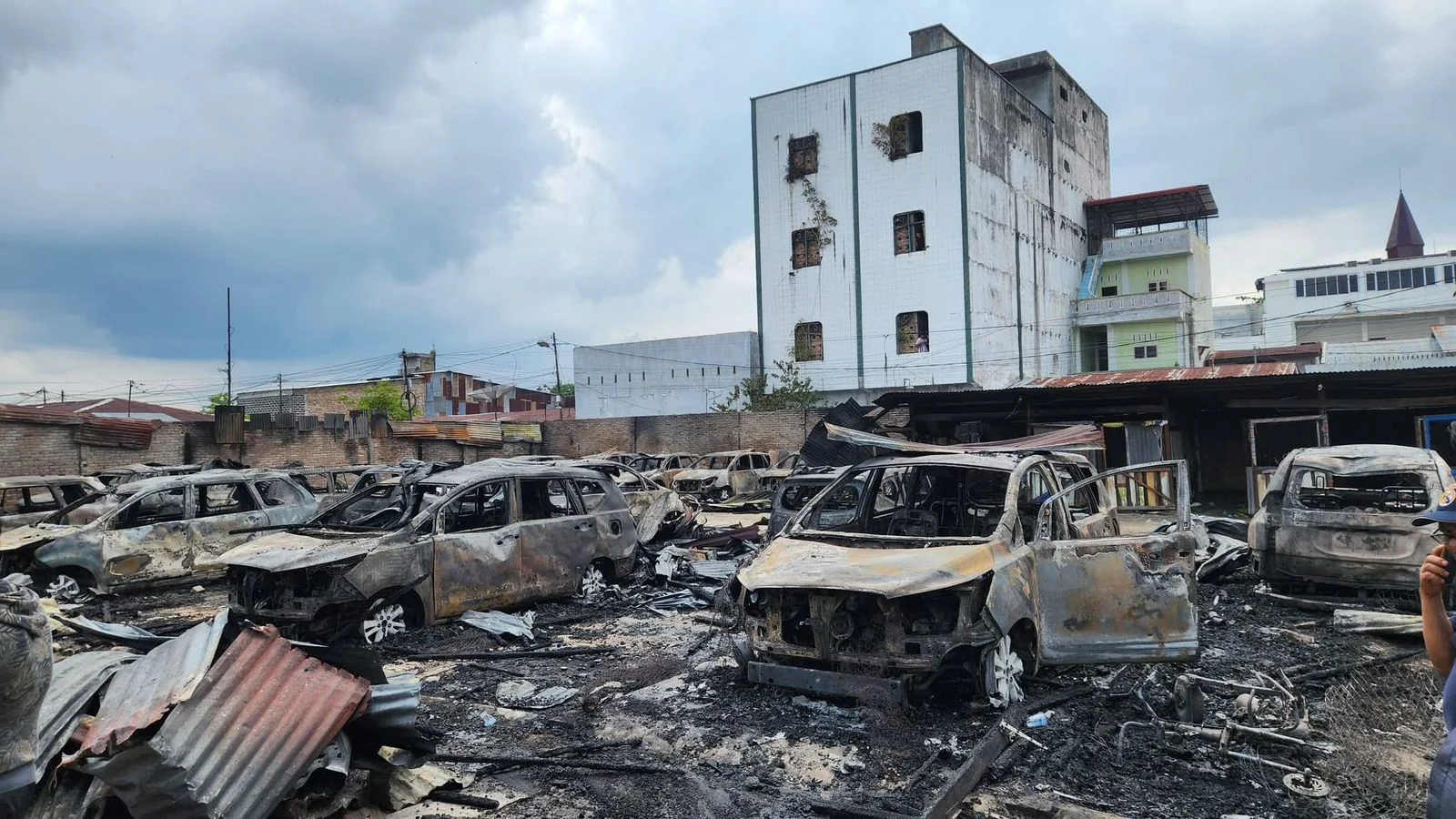 Gudang Penitipan Mobil di Kisaran Terbakar, 23 Kendaraan Hangus
