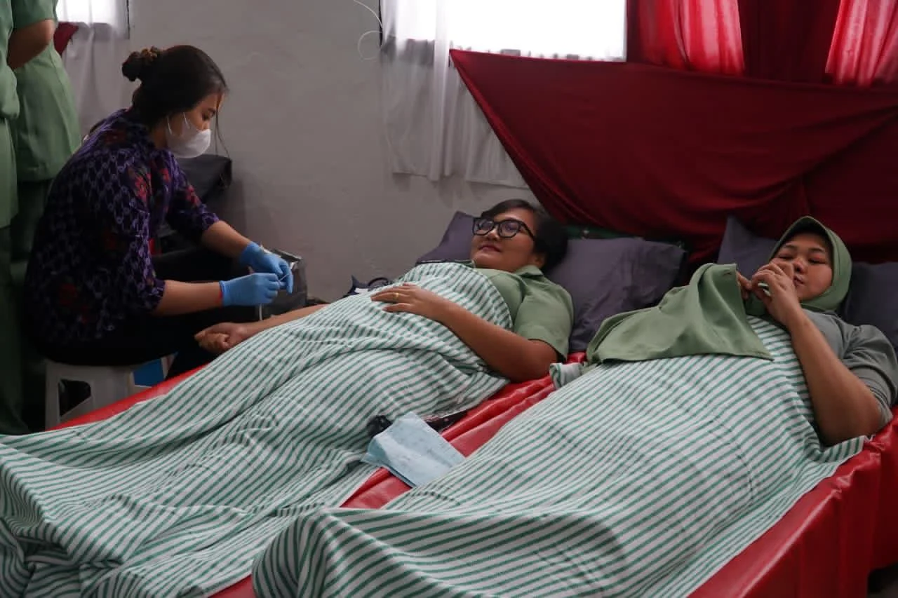 Sambut HUT ke-62 Dharma Pertiwi, Kodam XXIII/Palaka Wira dan Dharma Pertiwi Daerah N Gelar kegiatan Donor Darah Serentak
