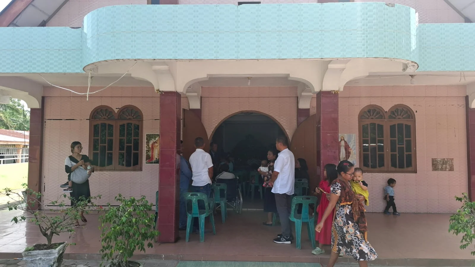 *Sat Intelkam Polres Batu Bara Berbagi dan Laksanakan Pengamanan Ibadah Jumat Agung di HKBP Resort Cinta Dame*
