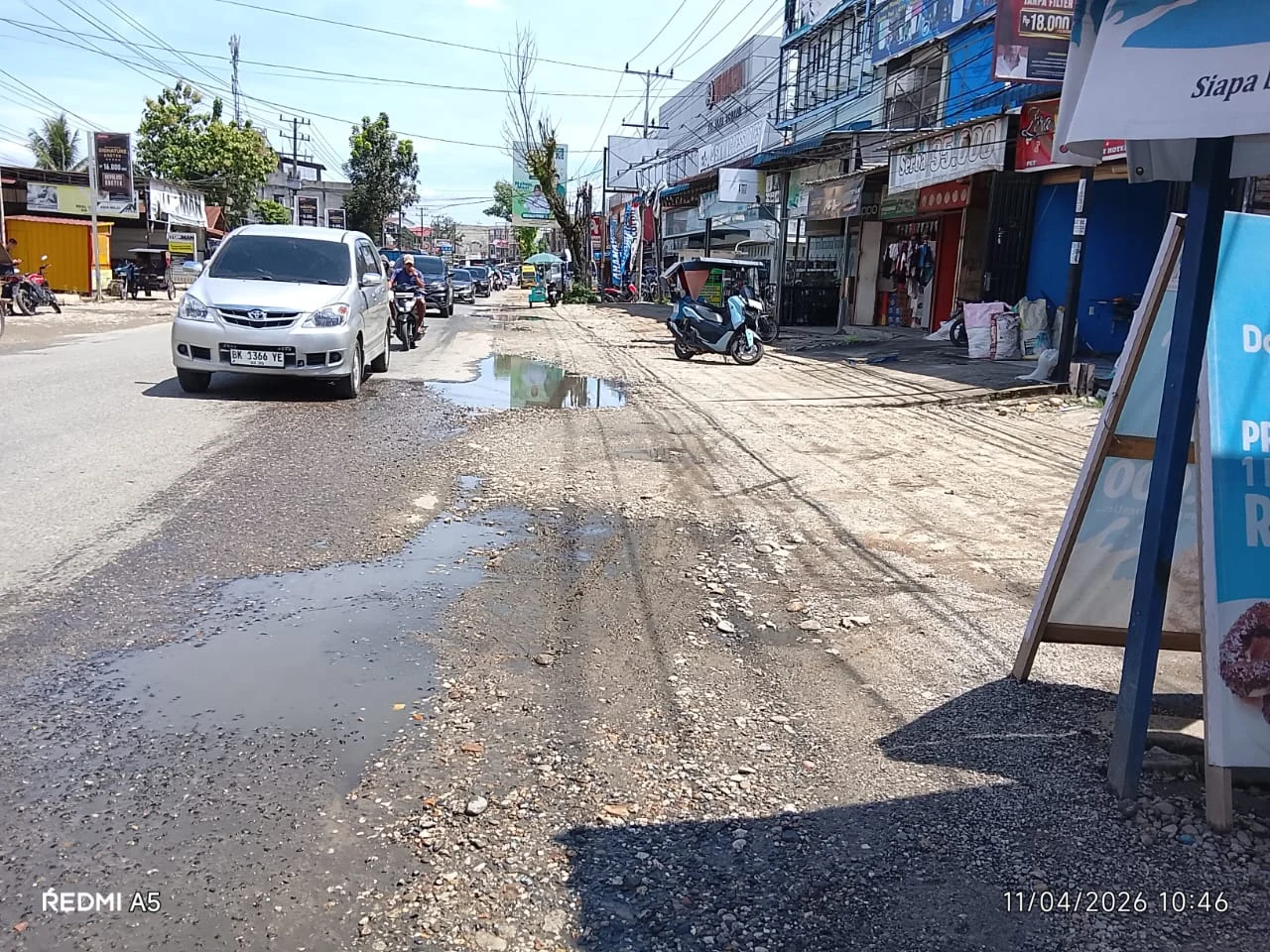 Miris, Rp 1.494 Milyar Proyek Pembangunan Parit SM Raja TA 2025 "Mangkrak", Material Menumpuk Kubangan Air Muncul..