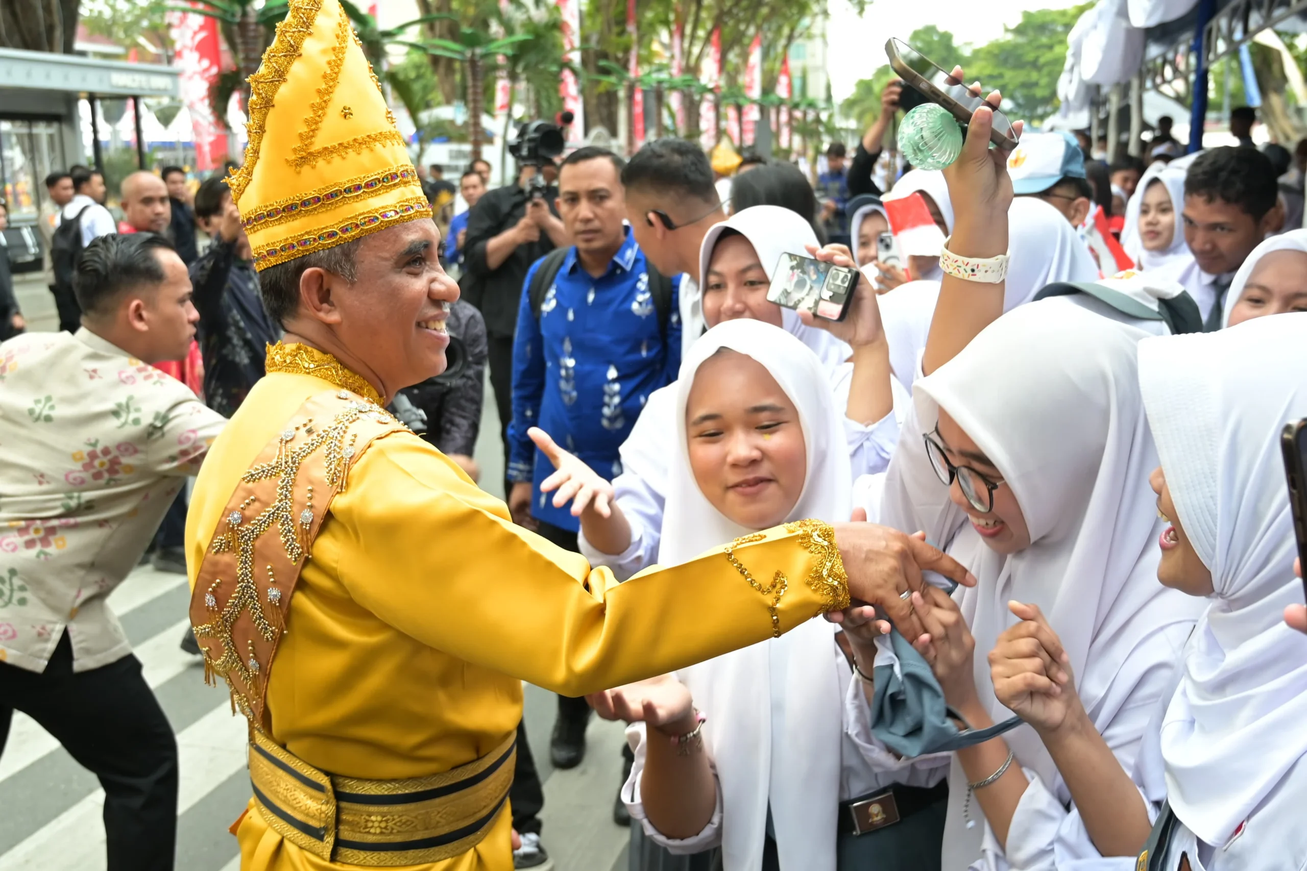 *Dari Rahim Sulteng Banyak Lahir Orang Hebat, Gubernur Anwar Hafid : Saatnya Bantu Ibu Kita*