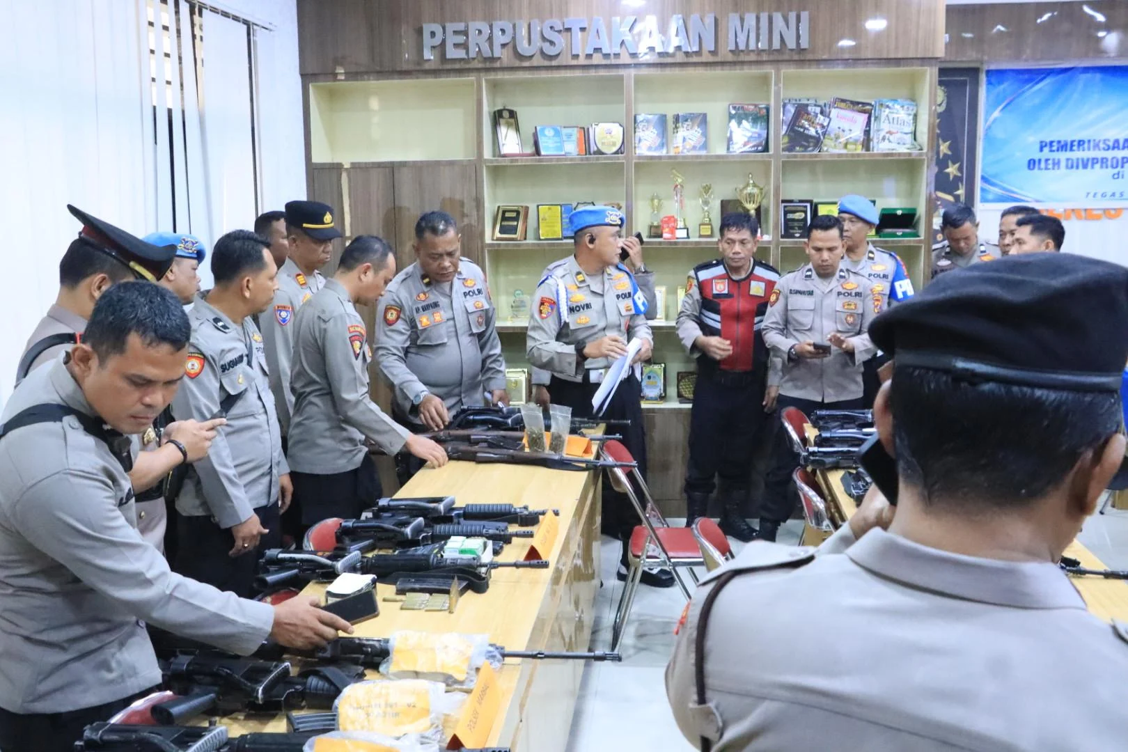 Divpropam Mabes Polri Lakukan Pemeriksaan Senjata Api di Polres Kabuapten Labuhanbatu. 