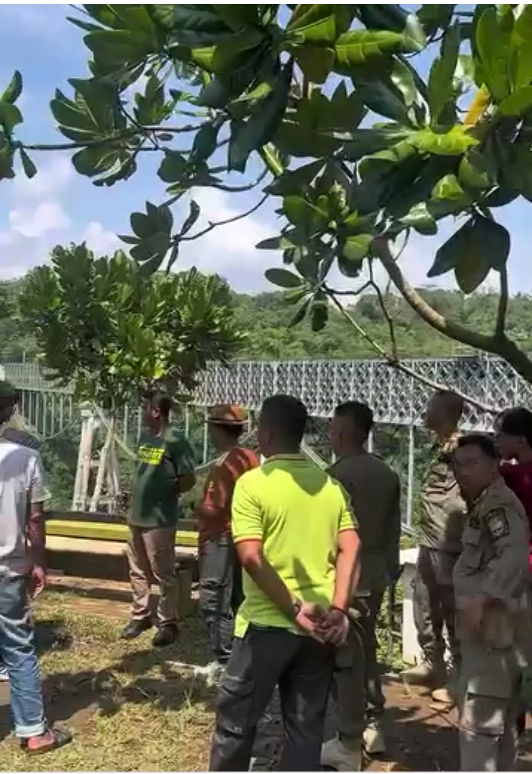 Respon Cepat Kasatpol PP Adanya Laporan Warga Diduga ODGJ Diwilayah Lokasi Cirahong