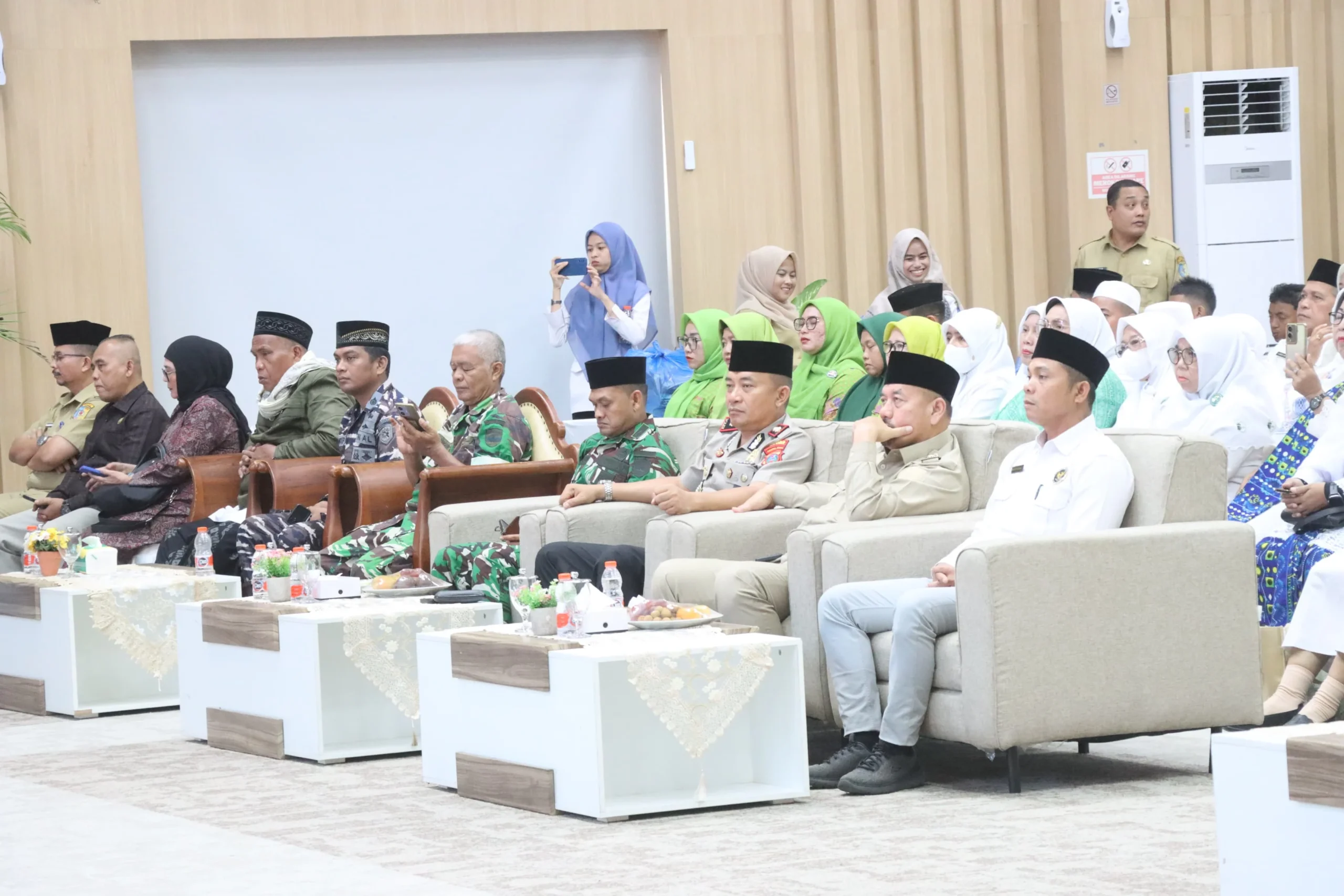 *Tepung Tawar Warnai Pelepasan Jemaah Calon Haji Batu Bara, Polri Pastikan Kegiatan Berjalan Aman dan Kondusif*