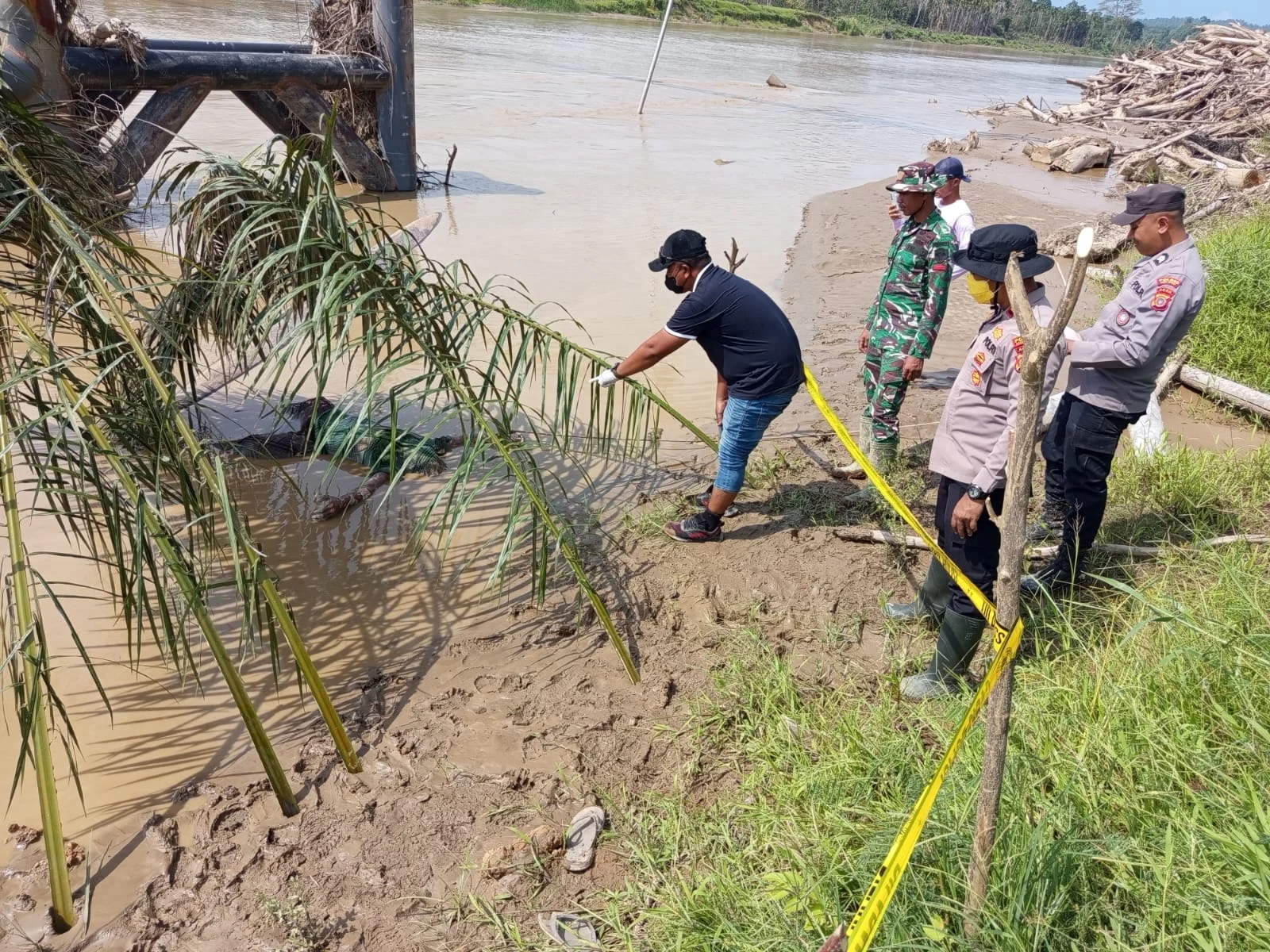 *Mayat Laki-laki Ditemukan Mengapung di Aliran Sungai Ara Kundo Kecamatan Langkahan*
