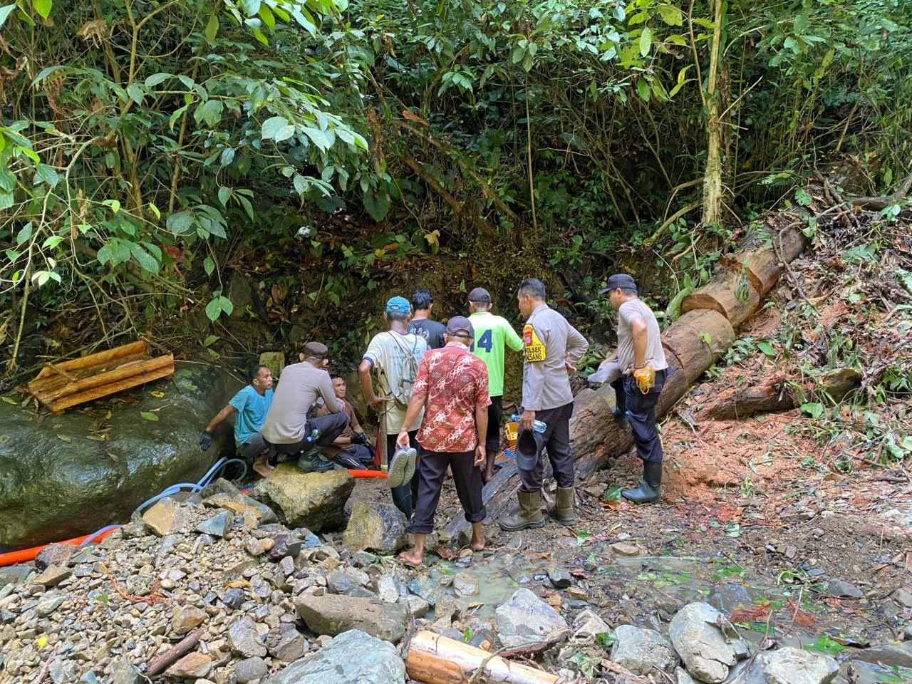 Kapolres Donggala Melalui, Kapolsek Balaesang :  Imbau  Kepada Masyarakat Penambang Emas Secara Ilegal Agar Tidak Terjadi Pengerusakan Lahan Dan Abrasi Pantai Di Kec. Balaesang Tanjung Donggala
