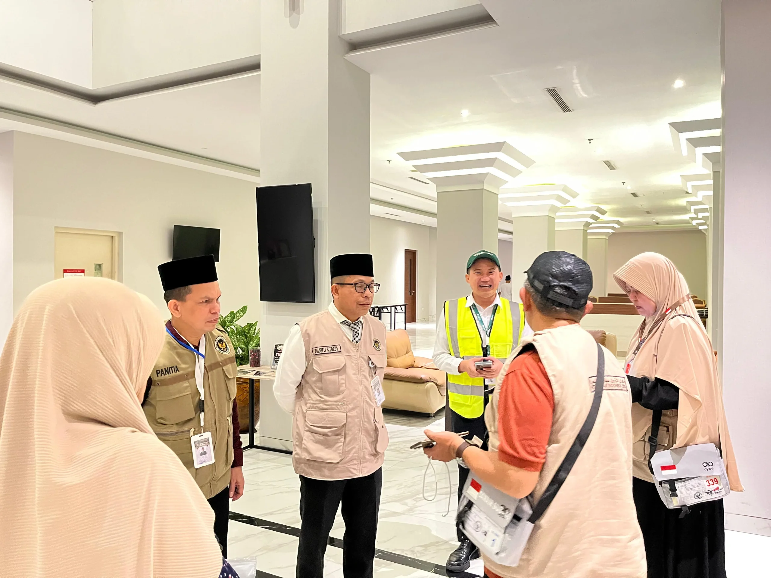 Kakanwil Kemenhaj Sumut Lepas 355 Jemaah Kloter 5 Embarkasi Medan, Terbang 00.05 WIB ke Tanah Suci via GA 3105.
