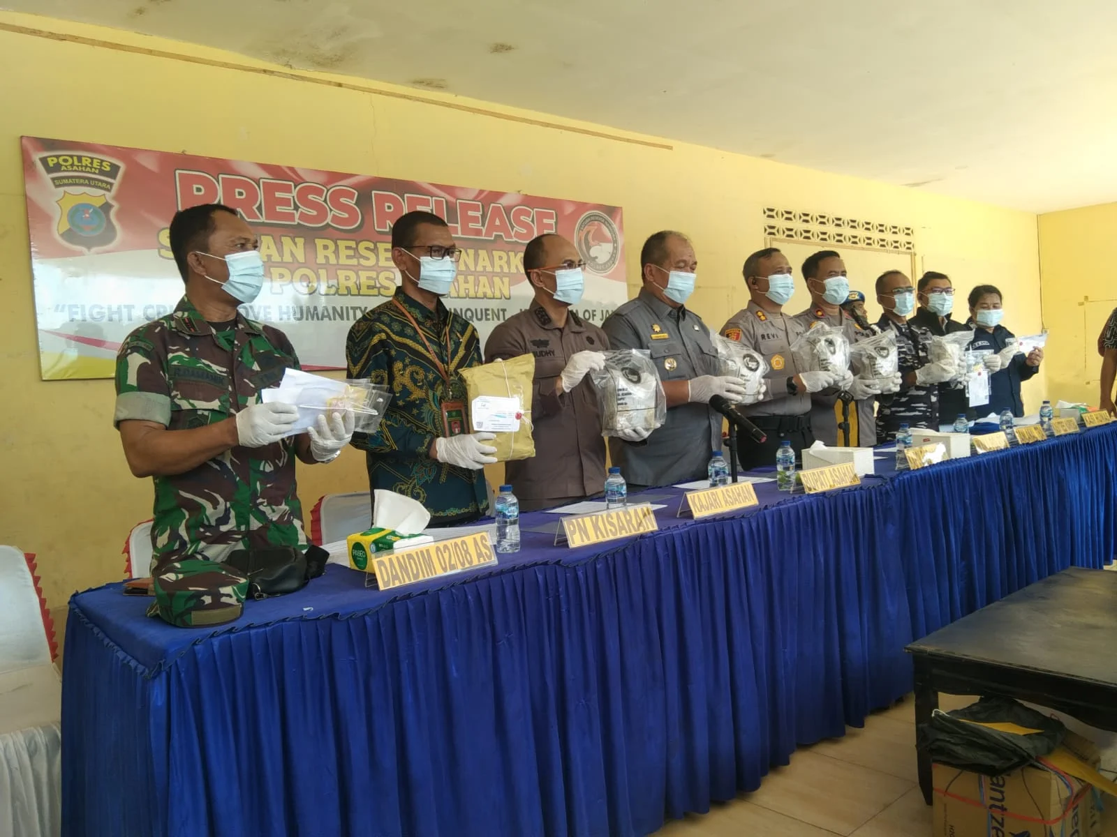 Kapolres  Asahan AKBP  Revi Nurrvelani   Press Release Ungkap Penyelundupan Narkoba, Jenis  Sabu  