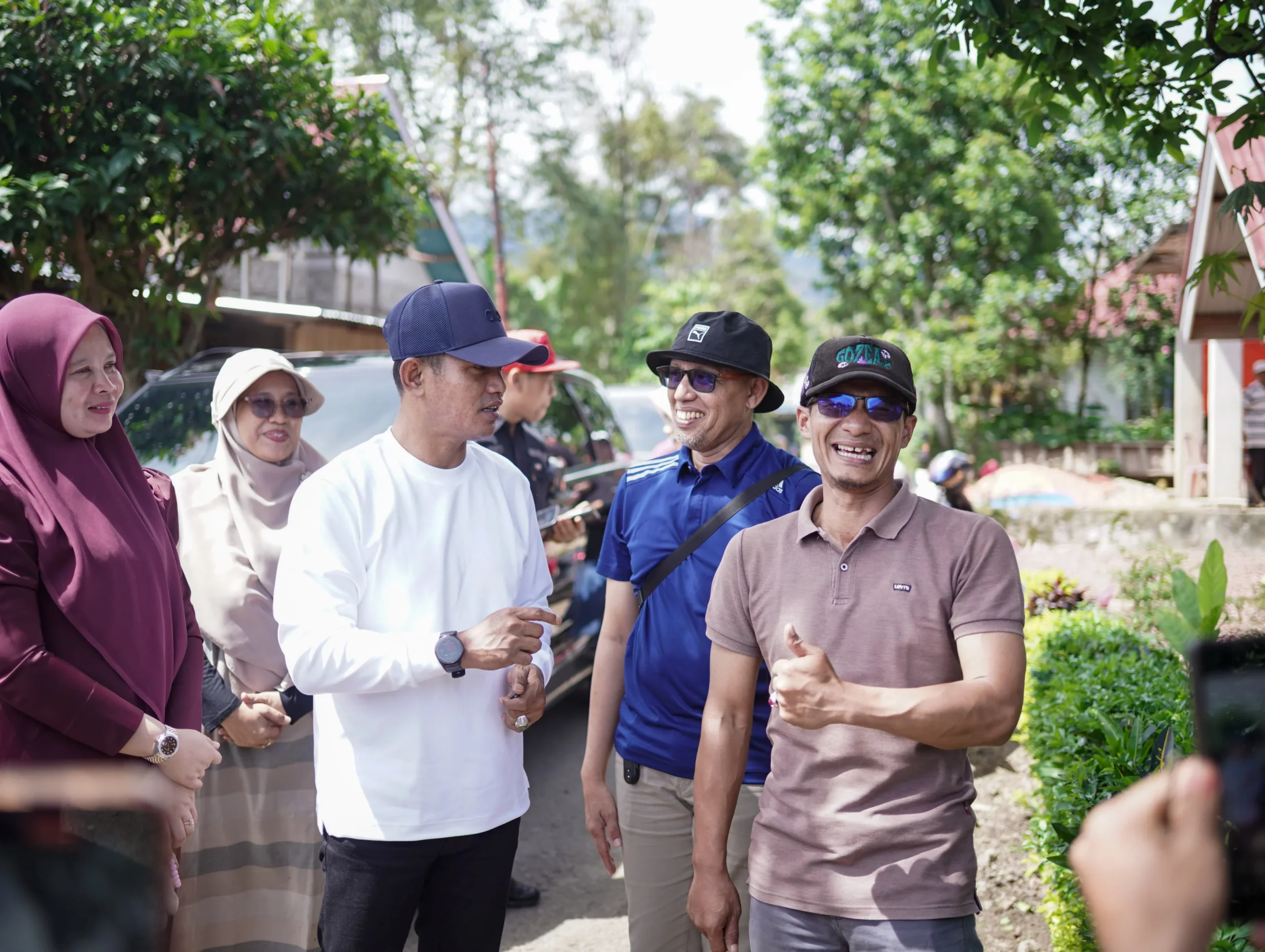 BUPATI SOLOK TINJAU KEGIATAN GOTONG ROYONG BERSAMA OPD DALAM RANGKA PERSIAPAN PENILAIAN DASAWISMA LOMBA PKK TINGKAT PROVINSI 2026
