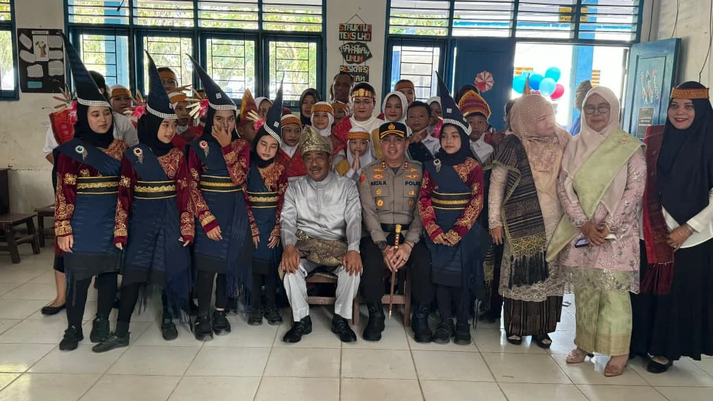 Forkopimda Kota Binjai Kompak Hadiri Upacara Hardiknas Di Smpn 9, Pakaian Adat Jadi Simbol Kebhinekaan.