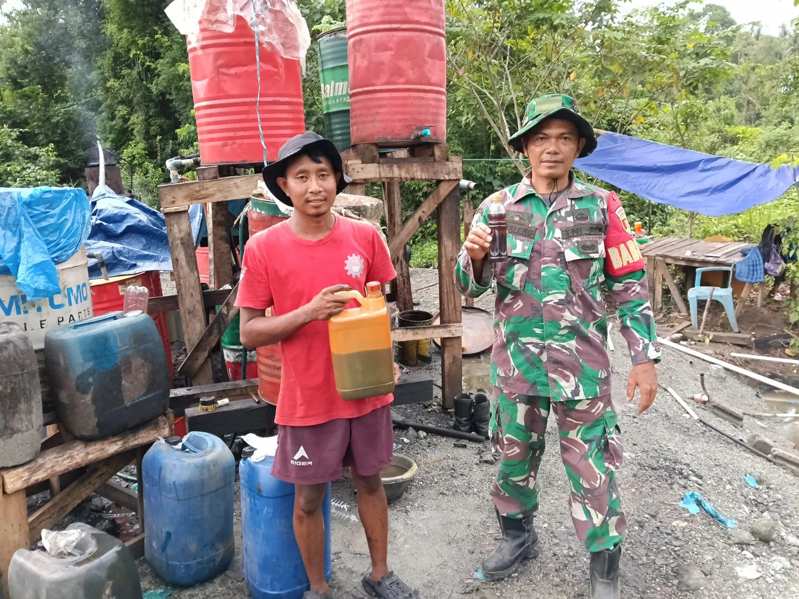 Babinsa Bahodopi Inovatif, Sulap Sampah Plastik Jadi Solar B-40