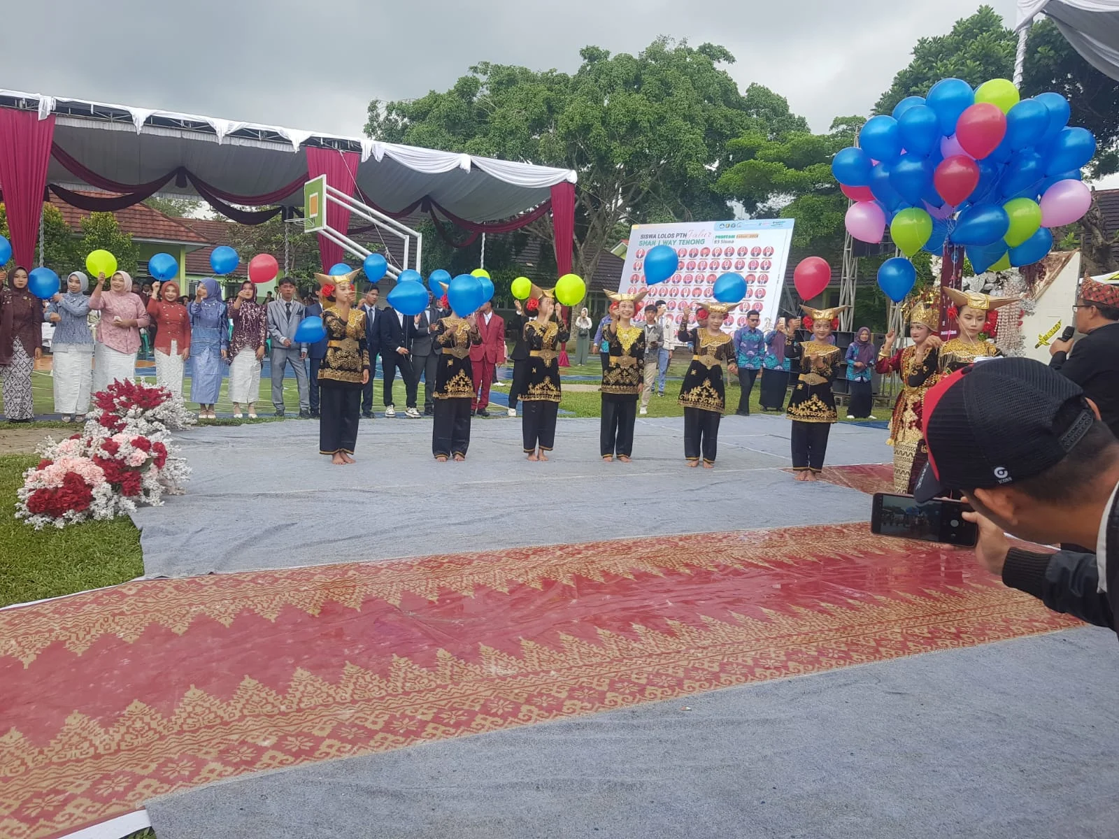Kemegahan Warnai Pelepasan 286  Siswa Kelas XII SMAN 1 Way Tenong Tahun Ajaran 2025/2026.
