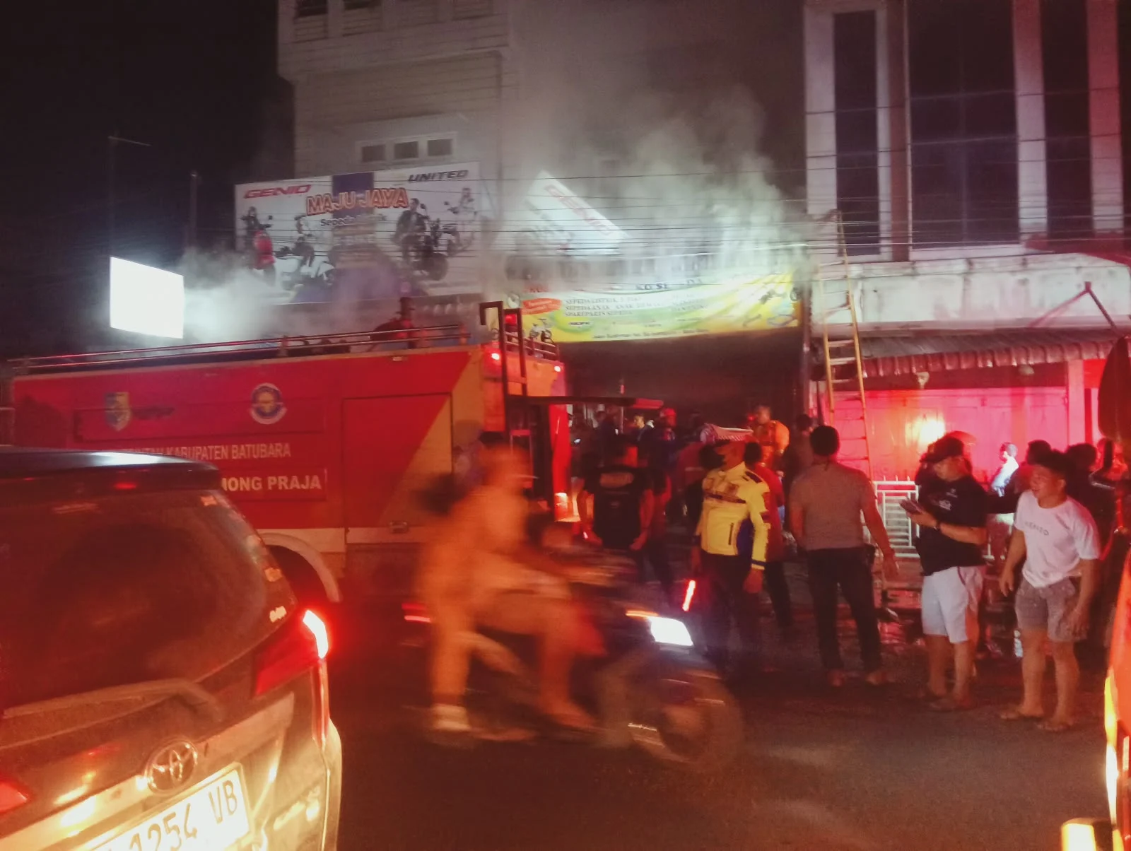 Kapolsek Air Putih Bersama Personel Cek TKP dan pengamanan Kebakaran Ruko di Indrapura

