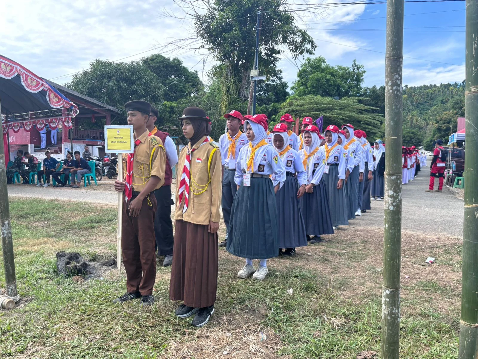 Camat Dampelas Nuryadin, S.Pd, Jalin Persahabatan Jangan Hanya Berkelompok, Anggota PMR Adalah Pribadi, Ringan, Netral Dan Mandiri