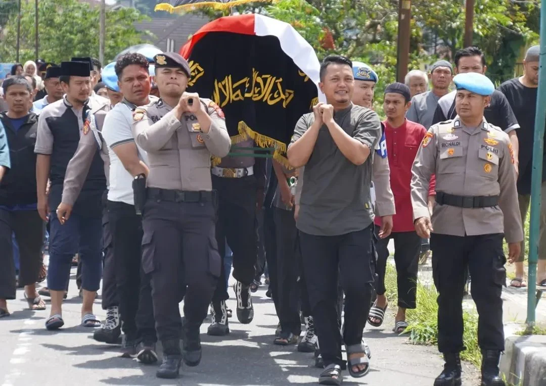 Kapolres Pimpin Upacara Pemakaman Kasi Propam.