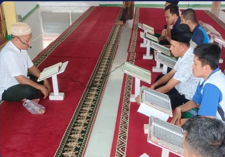 Tingkatkan Keimanan, Warga Binaan Lapas Solok Tekuni Belajar Alquran dan Tahsin
