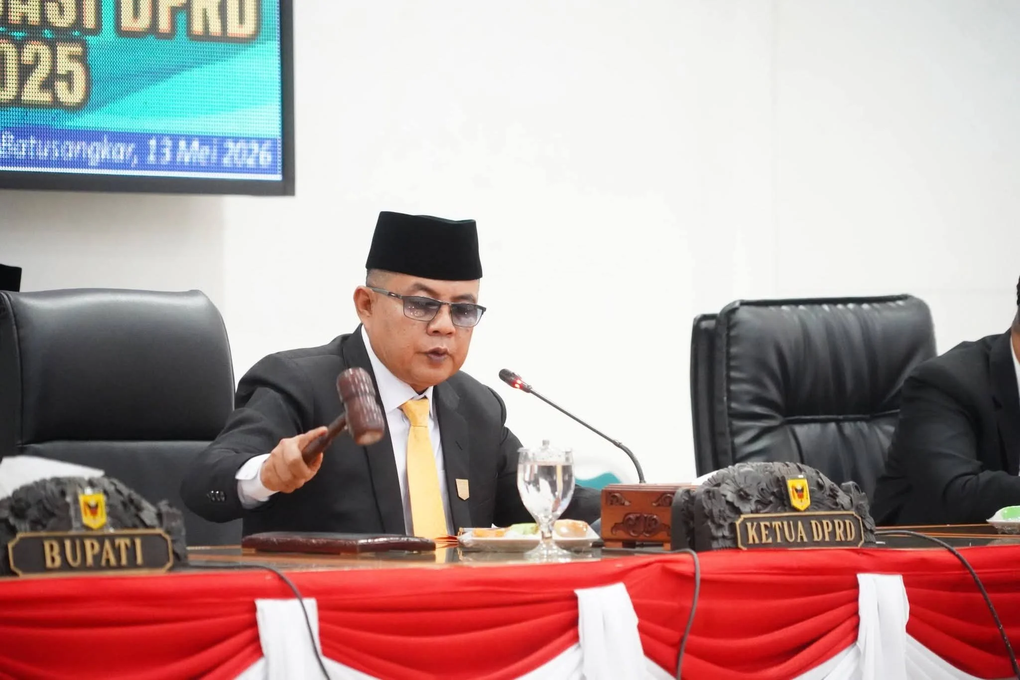 Paripurna, DPRD Sampaikan Rekomendasi Atas LKPj Bupati Tanah Datar Tahun 2025
Pagaruyung, Tanah Datar-Dewan Perwakilan Rakyat Daerah (DPRD)