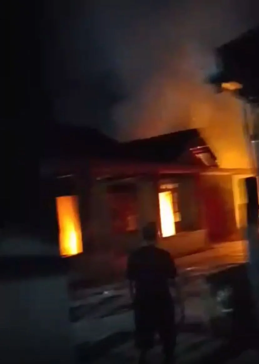 Korsleting Listrik Picu Kebakaran di Desa Gedang Sewu, Saksi Histeris Bangunkan Korban
