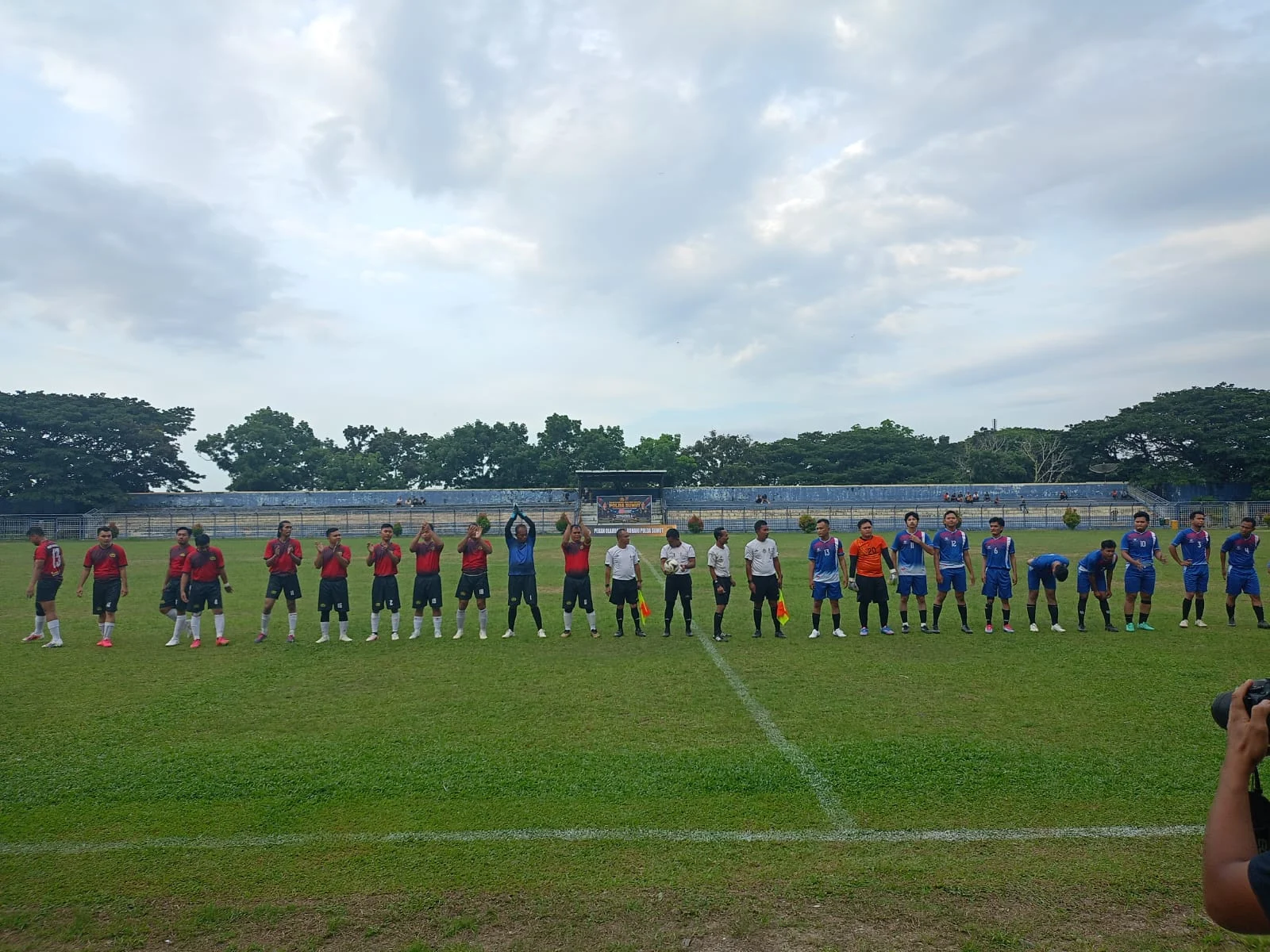 Polres Labuhanbatu Tumbangkan Polres Labusel 2-1 Di Pekan Olah Raga Dan Rohani Stadion Rantauprapat. 