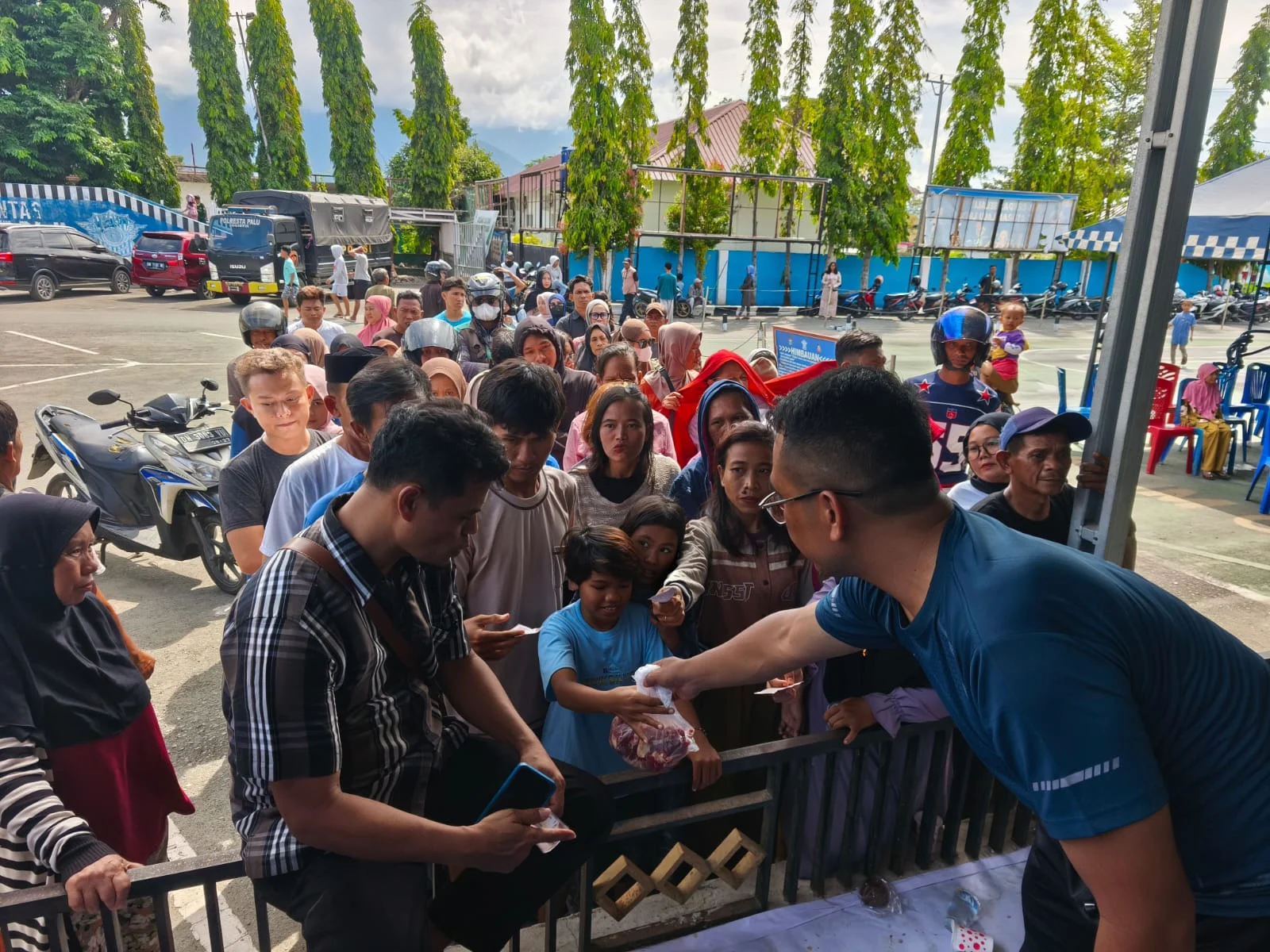 Kapolresta Palu Serahkan 7 Ekor Sapi Kurban, Wujud Kepedulian Polri kepada Masyarakat