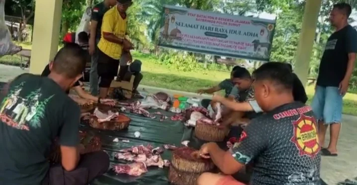 Batalyon B Pelopor Tebing tinggi Salurkan 1.333 Bungkus Daging Kurban kepada Masyarakat