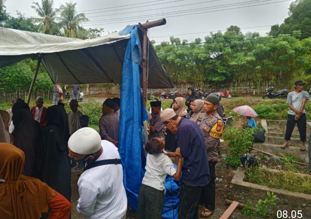 Kapolres Donggala, Melalui Kapolsek Labuan Iptu Umar Lahabe, Usai Apel Pagi Berikan Arahan Kepada Personel Untuk Rutin Patroli, Serta Beri Himbauan Kamtibmas Pada Masyarakat