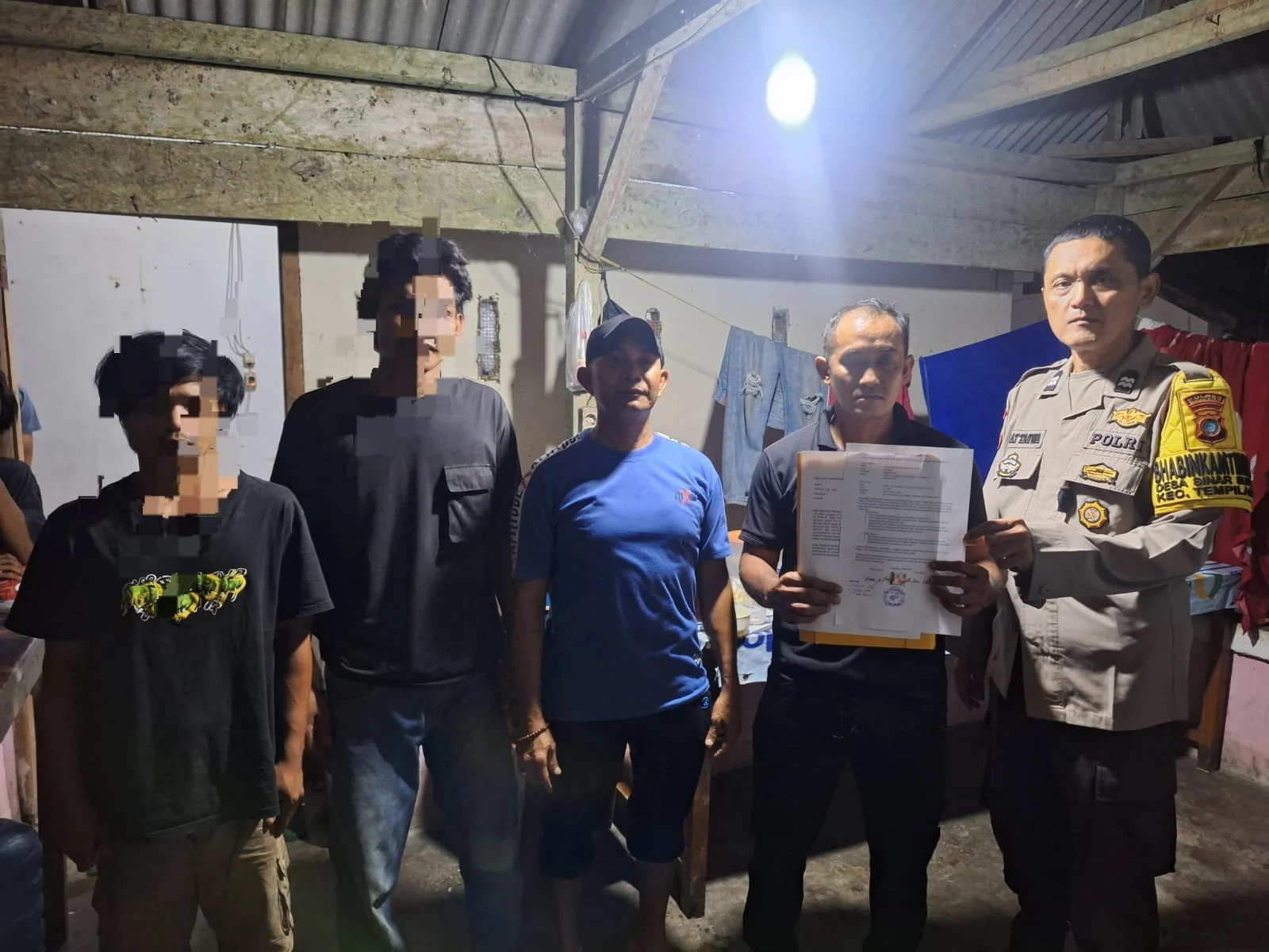 RESPONS CEPAT VIDEO VIRAL PENANGKAPAN PENCURI SAWIT, POLSEK TEMPILANG POLRES BANGKA BARAT FASILITASI RESTORATIVE JUSTICE