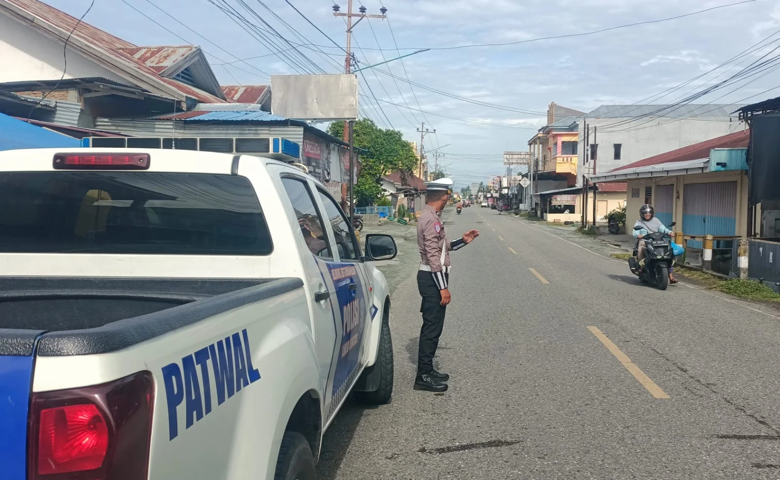 *Satlantas Polres Touna Intensifkan Blue Light Patrol, Arus Lalu Lintas Terpantau Lancar*
