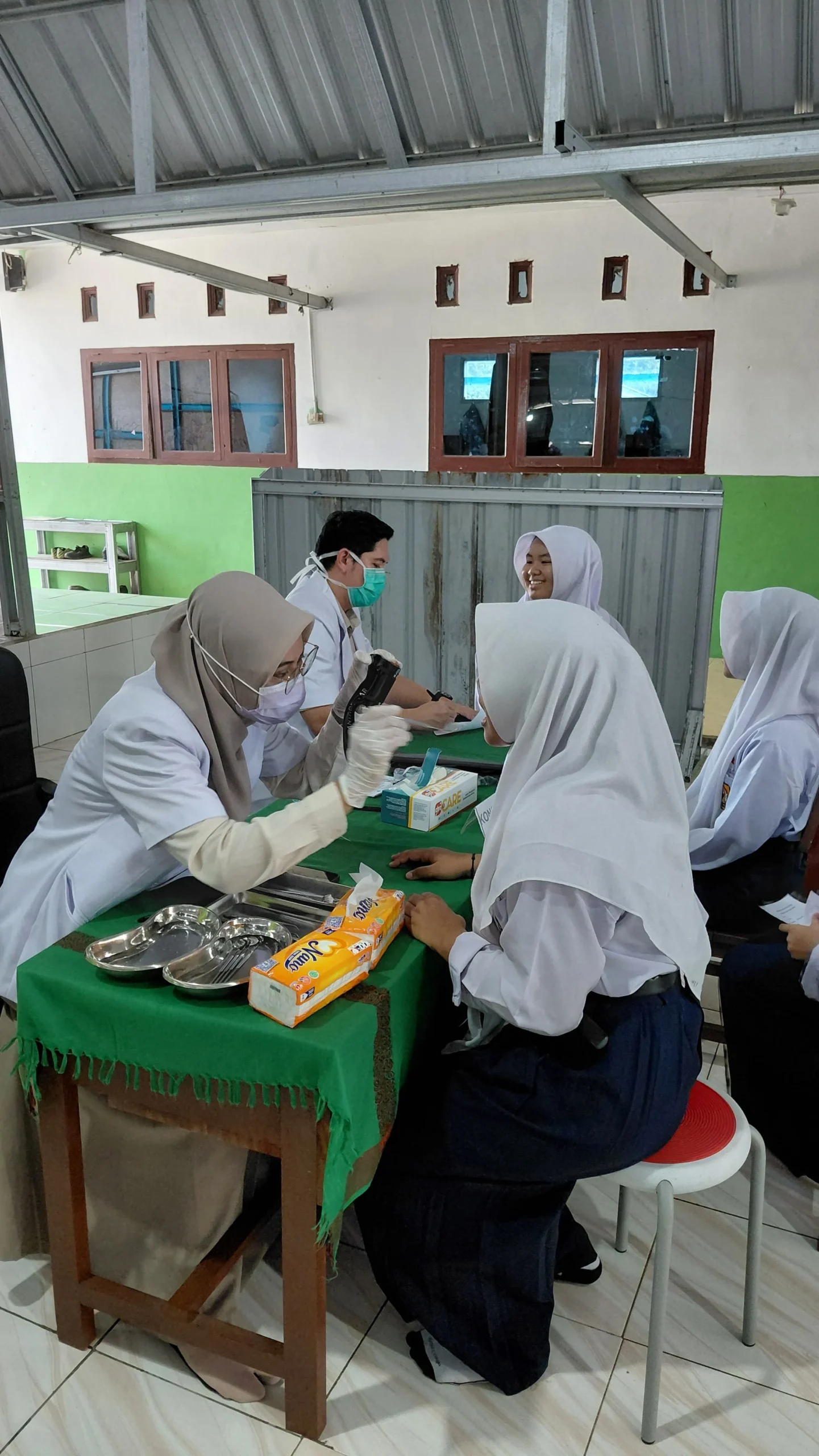 HUT Bhayangkara ke-80, Polres Bangka Barat Gelar Bakti Kesehatan di Pondok Pesantren Ta'limul Muta'allim