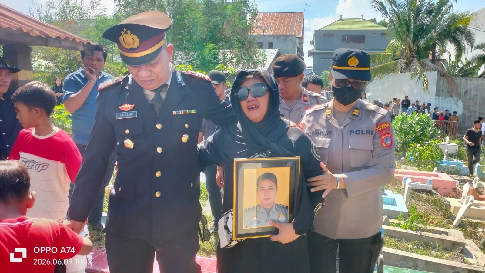 Kapolresta Palu, Melalui Wakapolresta Palu, AKBP  Muhammad Ilham, SH, S.I.K, MH, Laksanakan   Upacara Penguburan  (Alm) Aipda Dwi Triono,  Di Tempat Istirahat Terakhir 