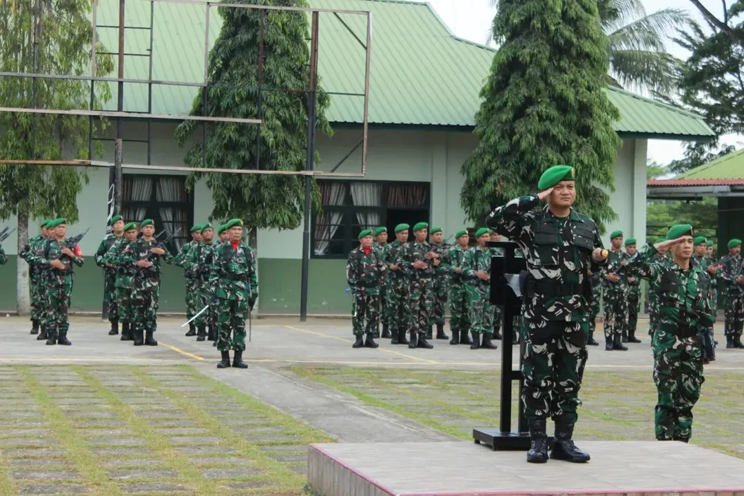 Dandim 0307/Tanah Datar Pimpin Upacara Bendera, Tekankan Disiplin dan Integritas Prajurit