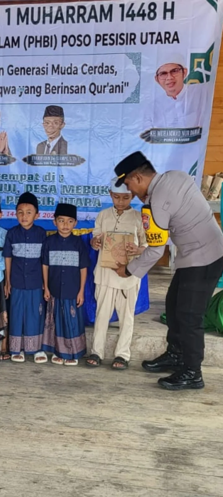 Kapolres Poso, Melalui Kapolsek Poso Pesisir Utara Menyerahkan Bingkisan Sarana Kontak, Kepada 37 Yang Akan Disunat, Pada  Tahun Baru 1 Muharram 1448 H/ 2026.