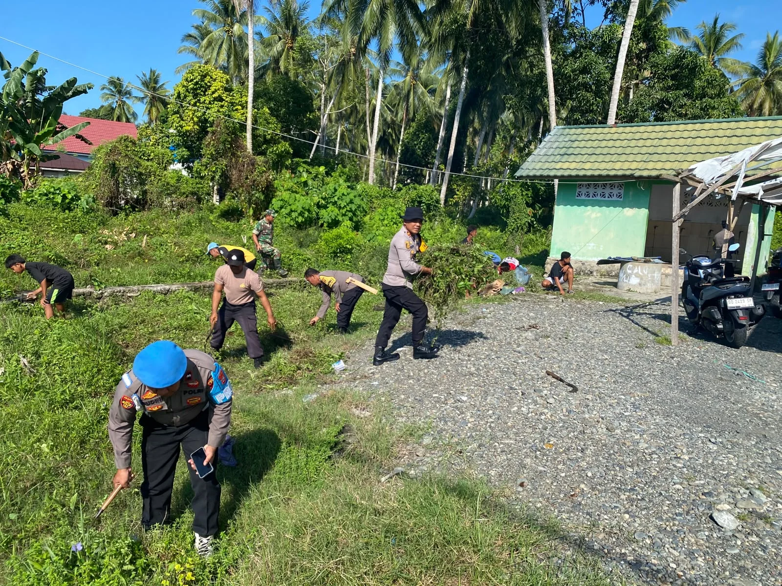 Kapolres Poso, Melalui Kapolsek Poso Pesisir Utara Iptu I Kadek Agus Hermanta, SH, Dan Personel, Bakti Religi Bersama Masyarkat Rumah Ibadah, Menyambut HUT Bhayangkara Ke - 80 