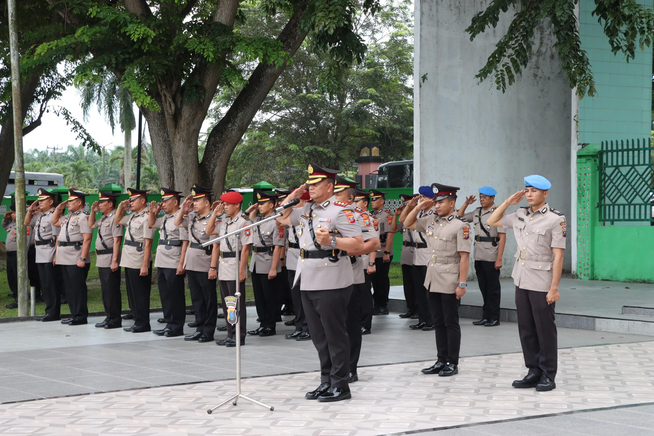 Ziarah dan Tabur Bunga di  Makam Pahlawan Kisaran, Polres Batu Bara dan Polres Asahan Kenang Jasa Para Pahlawan Jelang Hari Bhayangkara Ke-80