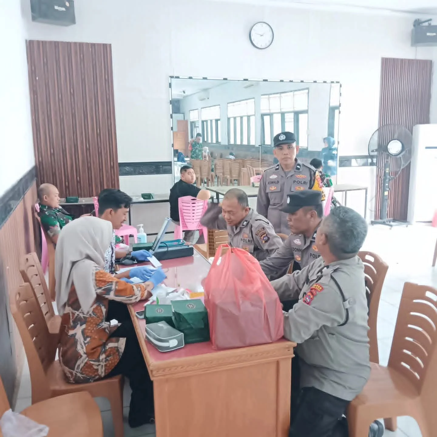 Polres Tanah Datar Gelar Donor Darah Sambut Hari Bhayangkara ke-80

