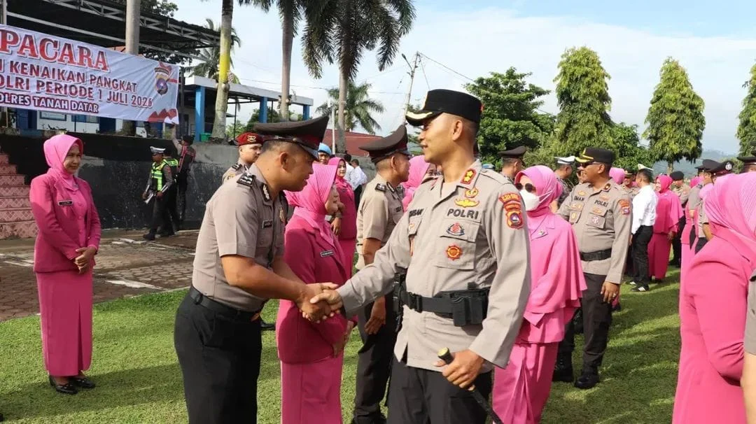 24 Personel Polres Tanah Datar Naik Pangkat, Kapolres: Jadikan Amanah untuk Tingkatkan Pengabdian kepada Masyarakat