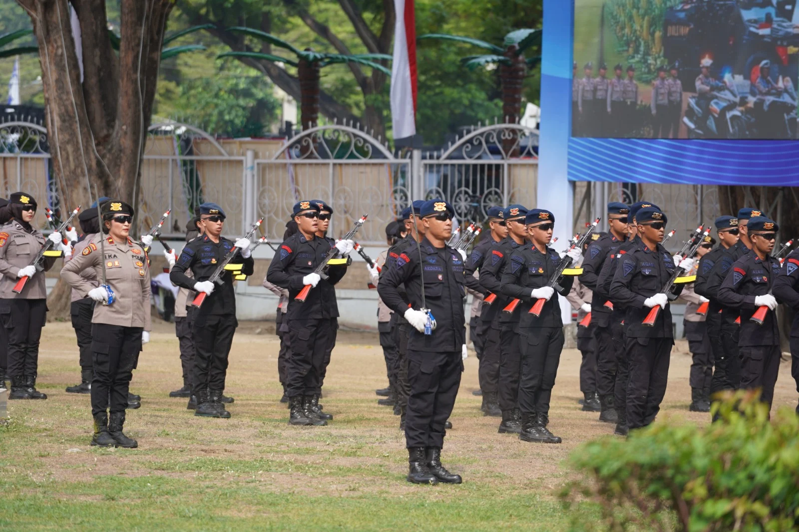 Meriahkan Hari Bhayangkara ke-80, Kolone Senjata dan Polisi Cilik Morowali Utara Curi Perhatian Para Tamu Undangan*