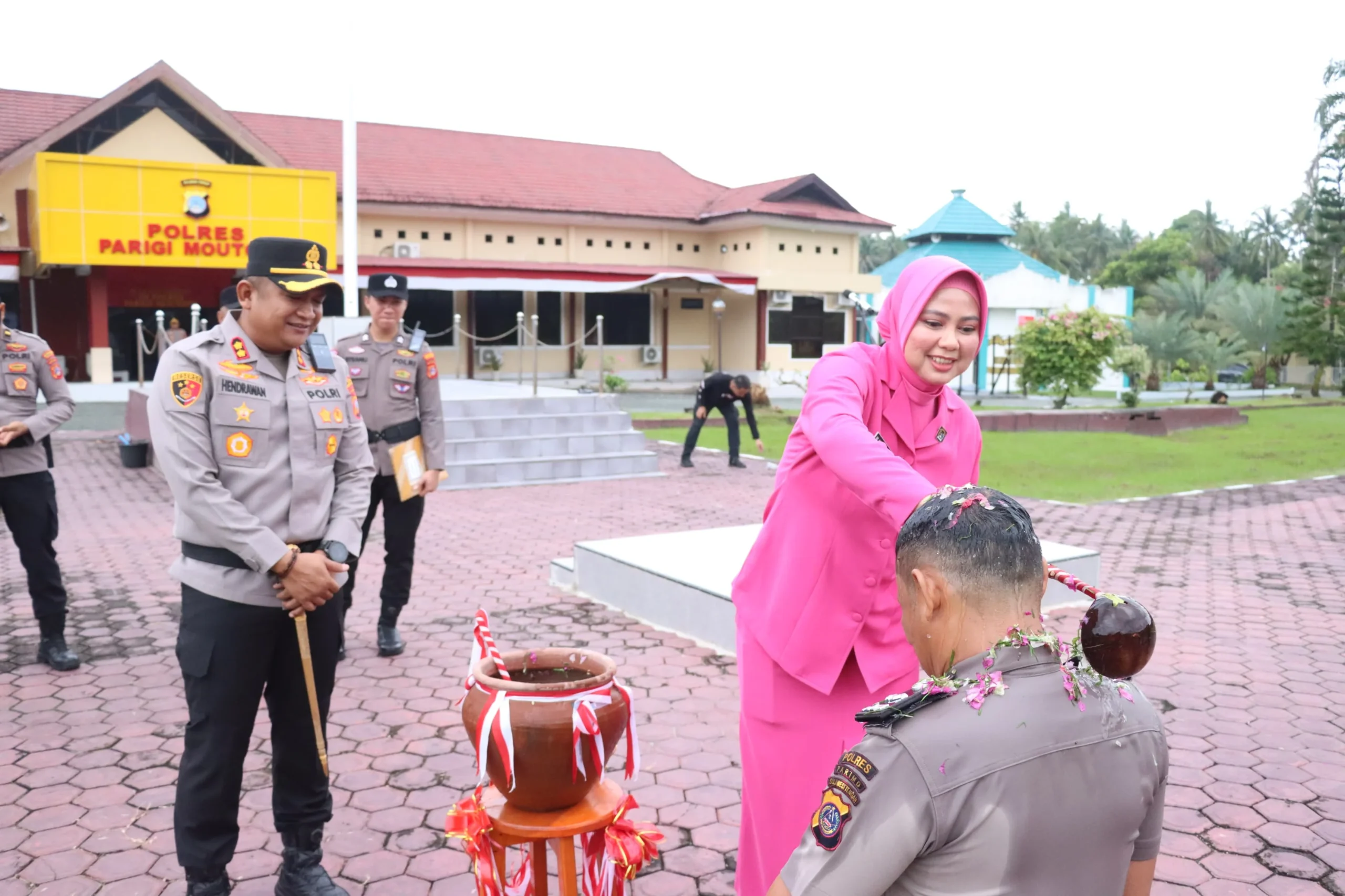 Doa Lintas Agama Warnai Hari Bhayangkara ke-80, Kapolres Parigi Moutong: Persatuan dan Kerukunan Adalah Kekuatan Polri Mengabdi untuk Masyarakat