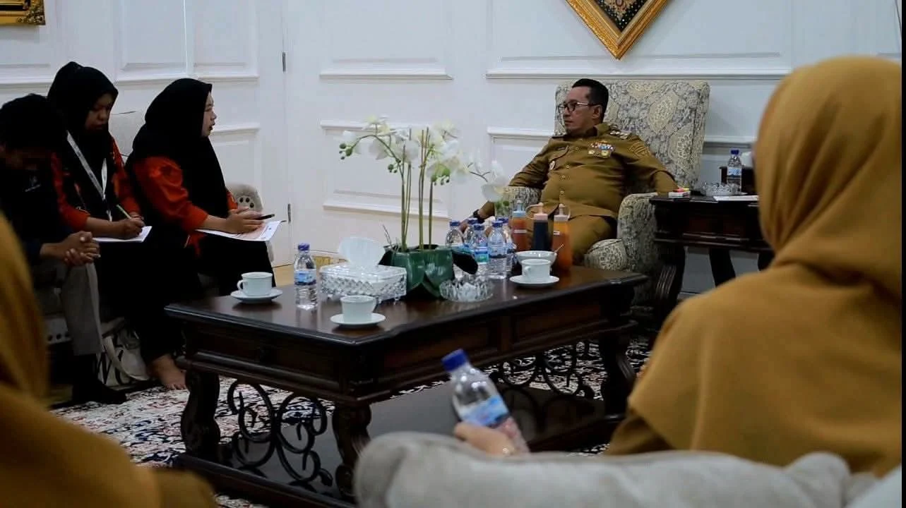 Terima Petugas Sensus Penduduk, Bupati Ajak Masyarakat Berikan Data Yang Akurat
